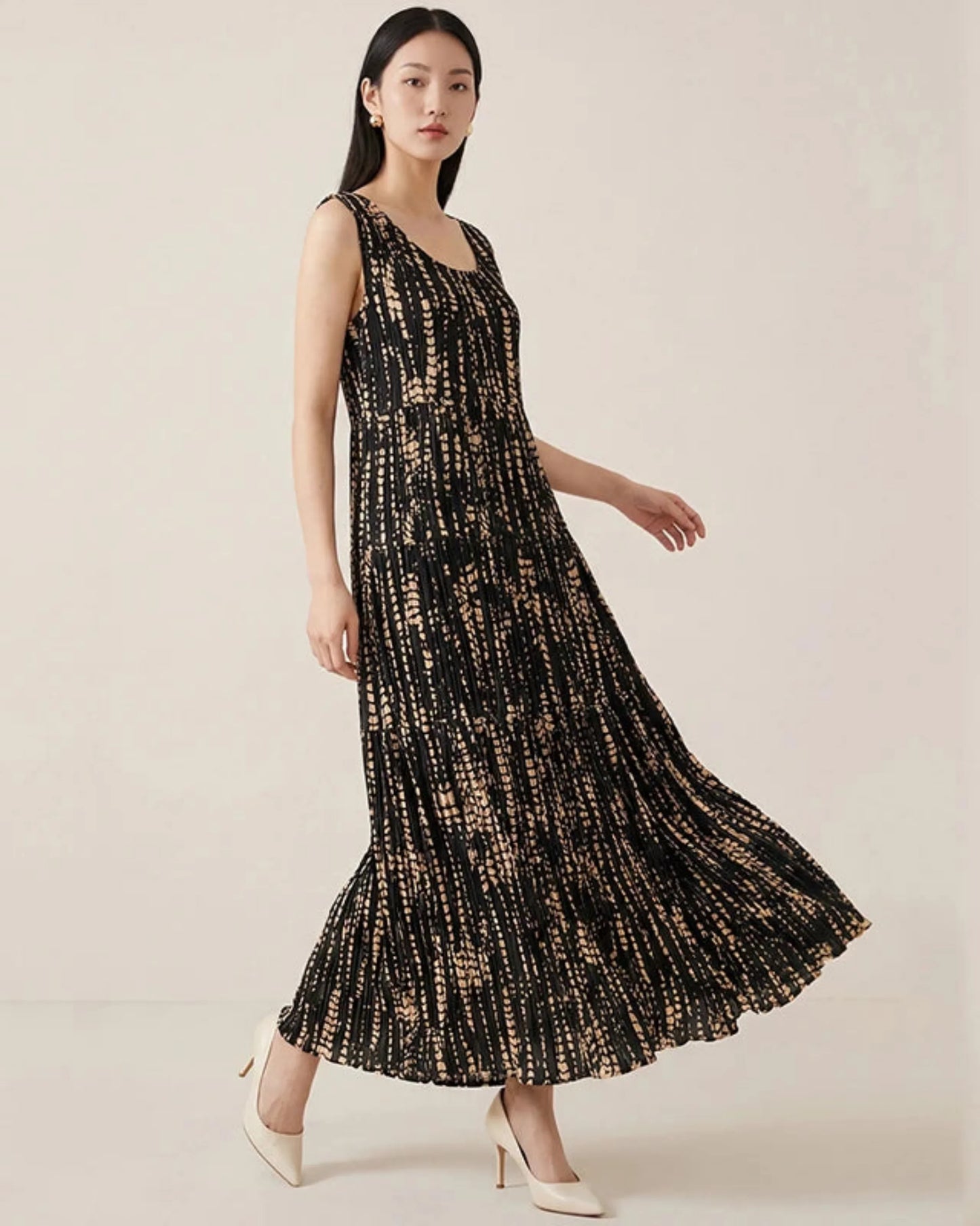 Elegant Travel Plissé Dress